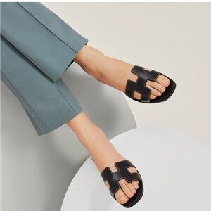 Hermès Oran Noir Sandal Size 40 (9.5) Retail $840+ Tax